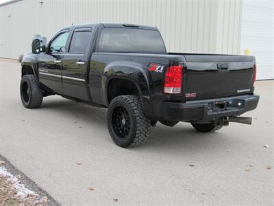 2012 GMC Sierra 2500 Denali   - Photo 8 - Appleton, WI 54915