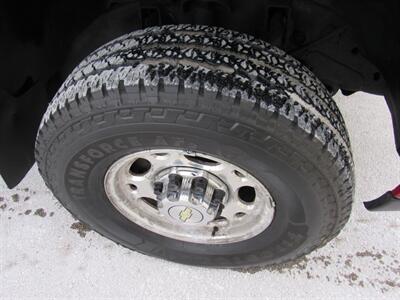2006 Chevrolet Silverado 2500 LT1 LT1 4dr Crew Cab   - Photo 10 - Appleton, WI 54915