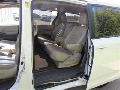 2014 Toyota Sienna XLE 8-Passenger   - Photo 19 - Appleton, WI 54915