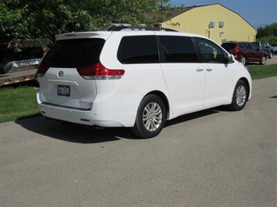 2014 Toyota Sienna XLE 8-Passenger   - Photo 5 - Appleton, WI 54915