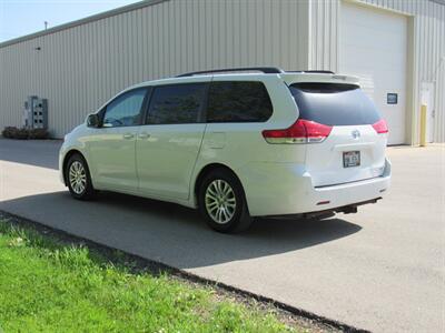 2014 Toyota Sienna XLE 8-Passenger   - Photo 6 - Appleton, WI 54915