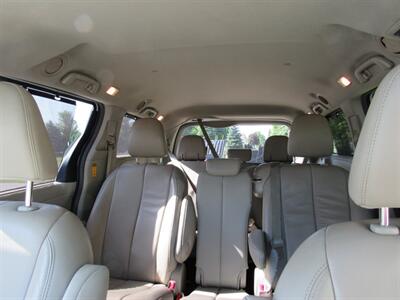 2014 Toyota Sienna XLE 8-Passenger   - Photo 17 - Appleton, WI 54915