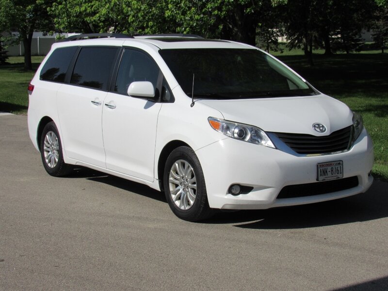 2014 Toyota Sienna XLE 8-Passenger - Photo 1 - Appleton, WI 54915