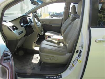 2014 Toyota Sienna XLE 8-Passenger   - Photo 12 - Appleton, WI 54915