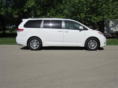 2014 Toyota Sienna XLE 8-Passenger   - Photo 2 - Appleton, WI 54915