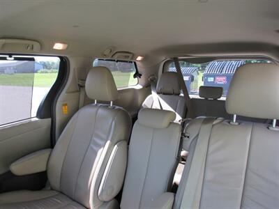2014 Toyota Sienna XLE 8-Passenger   - Photo 20 - Appleton, WI 54915