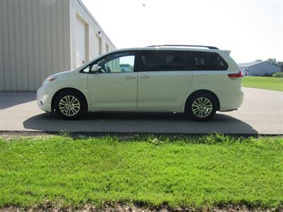 2014 Toyota Sienna XLE 8-Passenger   - Photo 3 - Appleton, WI 54915