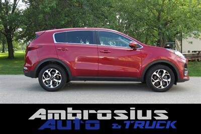 2021 Kia Sportage LX   - Photo 2 - Appleton, WI 54915