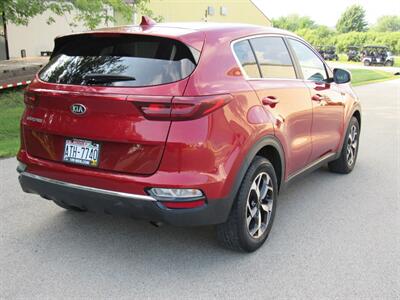 2021 Kia Sportage LX   - Photo 4 - Appleton, WI 54915