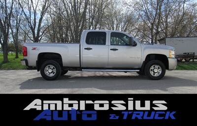 2009 Chevrolet Silverado 2500 Work Truck   - Photo 2 - Appleton, WI 54915