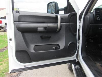 2009 Chevrolet Silverado 2500 LT   - Photo 21 - Appleton, WI 54915