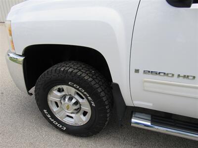 2009 Chevrolet Silverado 2500 LT   - Photo 17 - Appleton, WI 54915