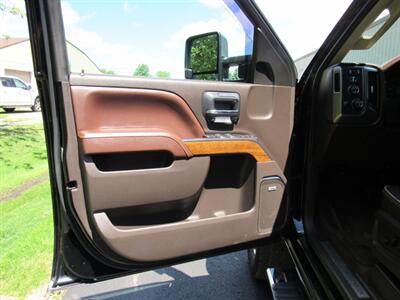 2015 Chevrolet Silverado 2500 High Country   - Photo 10 - Appleton, WI 54915