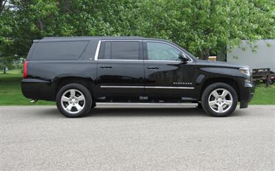 2016 Chevrolet Suburban LT   - Photo 2 - Appleton, WI 54915