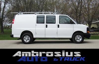 2015 Chevrolet Express 2500   - Photo 2 - Appleton, WI 54915