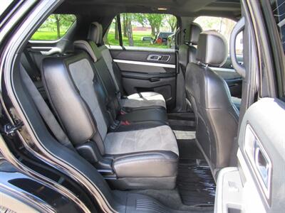 2017 Ford Explorer XLT   - Photo 14 - Appleton, WI 54915