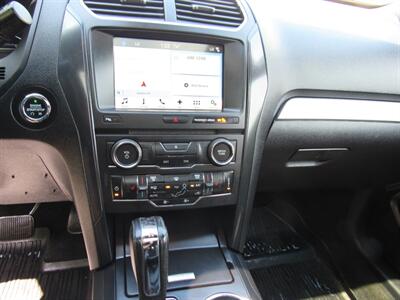2017 Ford Explorer XLT   - Photo 13 - Appleton, WI 54915