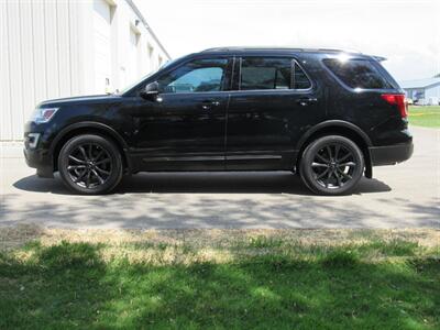 2017 Ford Explorer XLT   - Photo 8 - Appleton, WI 54915