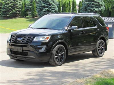 2017 Ford Explorer XLT   - Photo 3 - Appleton, WI 54915