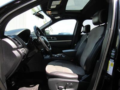 2017 Ford Explorer XLT   - Photo 11 - Appleton, WI 54915