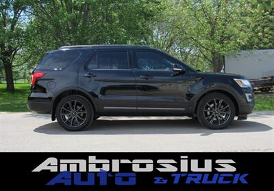 2017 Ford Explorer XLT   - Photo 2 - Appleton, WI 54915