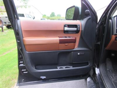 2016 Toyota Sequoia Platinum   - Photo 10 - Appleton, WI 54915
