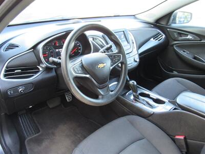 2017 Chevrolet Malibu LT   - Photo 12 - Appleton, WI 54915