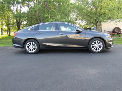 2017 Chevrolet Malibu LT   - Photo 4 - Appleton, WI 54915
