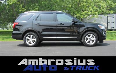 2016 Ford Explorer XLT   - Photo 2 - Appleton, WI 54915