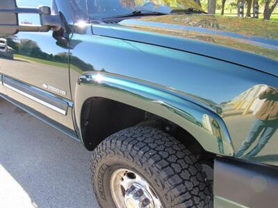 2004 Chevrolet Silverado 2500 LT 4dr Crew Cab LT   - Photo 13 - Appleton, WI 54915