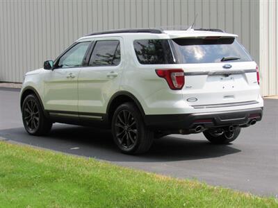 2018 Ford Explorer XLT - Photo 6 - Appleton, WI 54915