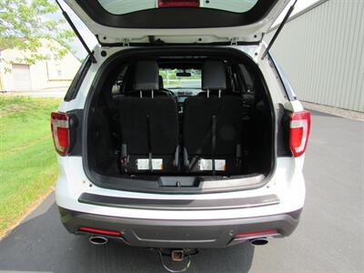 2018 Ford Explorer XLT - Photo 12 - Appleton, WI 54915