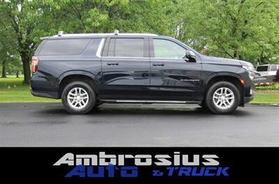 2021 Chevrolet Suburban LT   - Photo 2 - Appleton, WI 54915