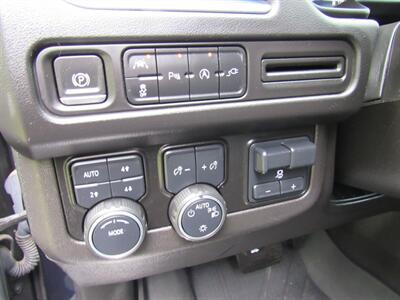 2021 Chevrolet Suburban LT   - Photo 16 - Appleton, WI 54915
