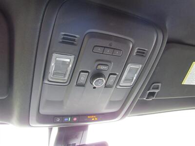 2021 Chevrolet Suburban LT   - Photo 18 - Appleton, WI 54915
