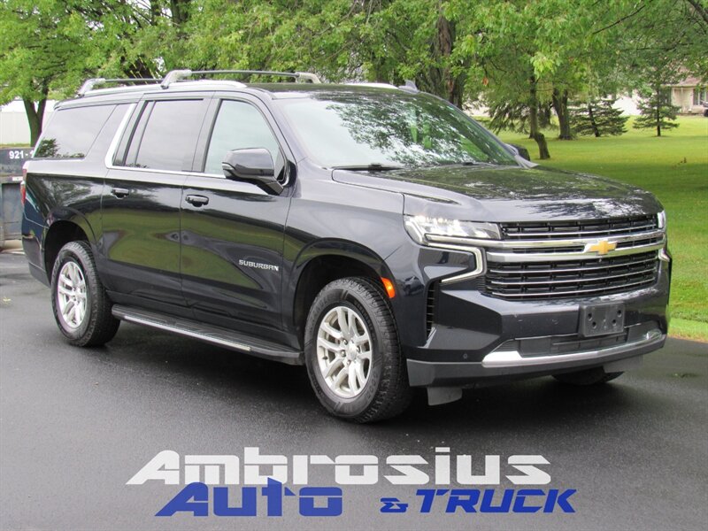 2021 Chevrolet Suburban LT   - Photo 1 - Appleton, WI 54915