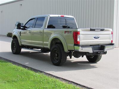 2017 Ford F-250 Super Duty Lariat   - Photo 8 - Appleton, WI 54915