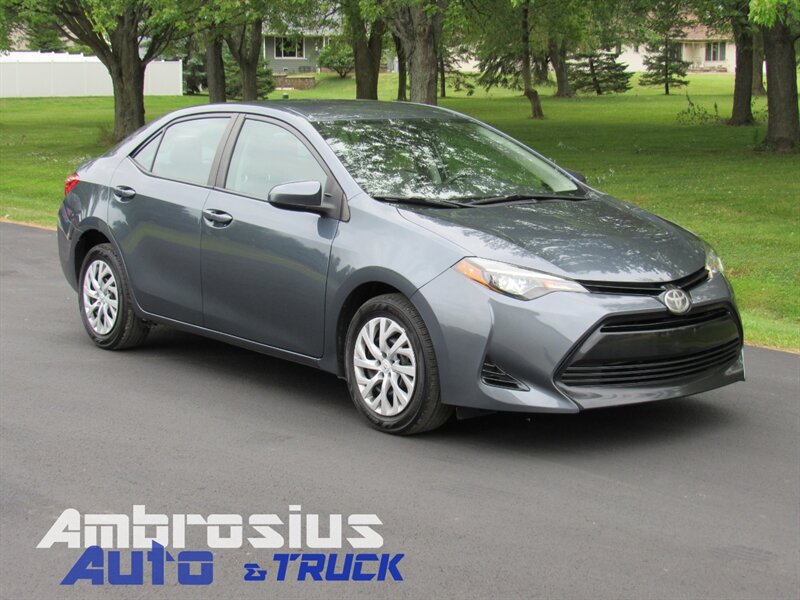 2018 Toyota Corolla LE   - Photo 1 - Appleton, WI 54915