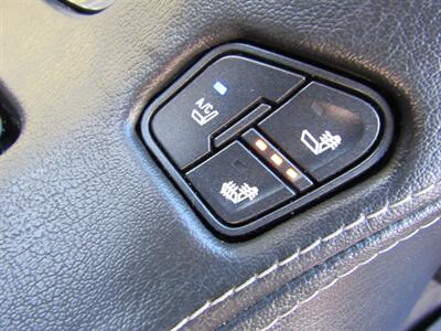 2015 GMC Yukon XL SLT   - Photo 14 - Appleton, WI 54915