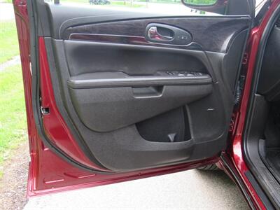 2016 Buick Enclave Premium   - Photo 11 - Appleton, WI 54915