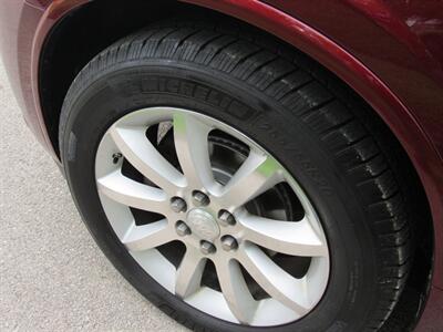 2016 Buick Enclave Premium   - Photo 10 - Appleton, WI 54915