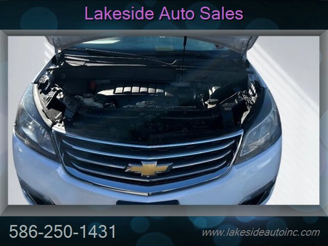 2016 Chevrolet Traverse LT   - Photo 10 - Clinton Township, MI 48036