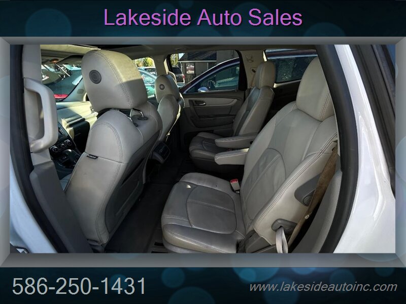 2016 Chevrolet Traverse LT   - Photo 14 - Clinton Township, MI 48036