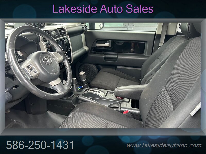 2007 Toyota FJ Cruiser 4dr SUV - Photo 11 - Clinton Township, MI 48036