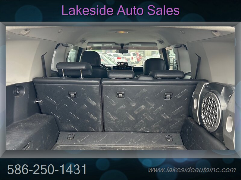 2007 Toyota FJ Cruiser 4dr SUV - Photo 14 - Clinton Township, MI 48036