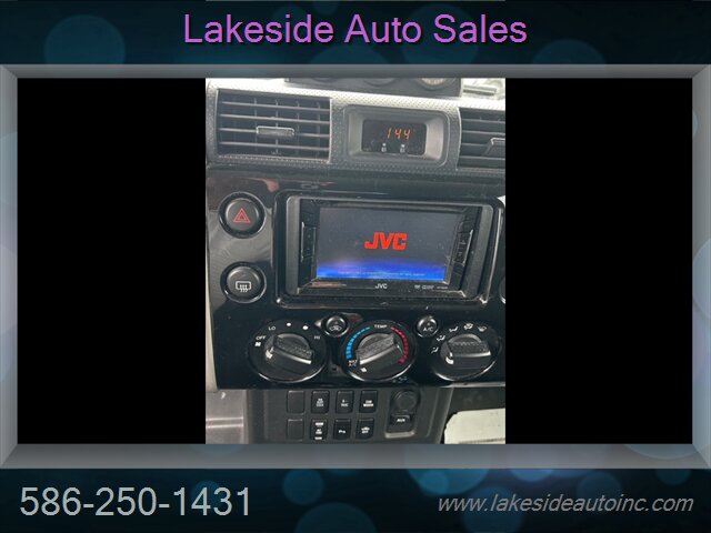 2007 Toyota FJ Cruiser 4dr SUV - Photo 12 - Clinton Township, MI 48036