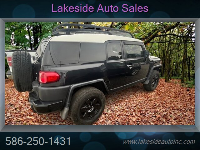 2007 Toyota FJ Cruiser 4dr SUV - Photo 2 - Clinton Township, MI 48036