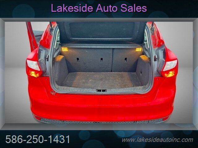 2012 Ford Focus SE - Photo 9 - Clinton Township, MI 48036