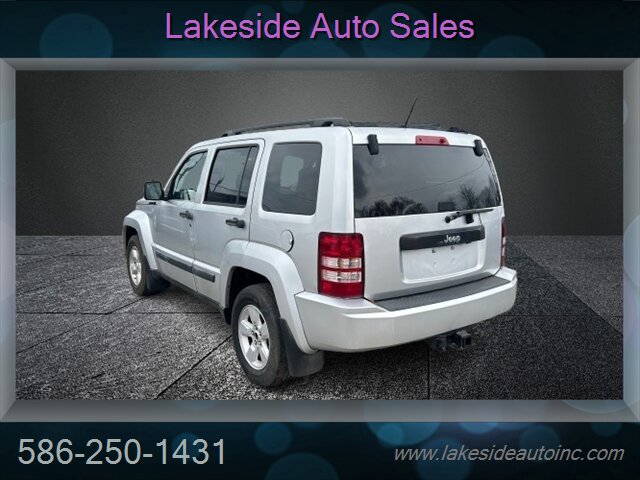 2010 Jeep Liberty Sport   - Photo 9 - Clinton Township, MI 48036