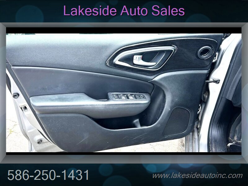 2015 Chrysler 200 C - Photo 11 - Clinton Township, MI 48036